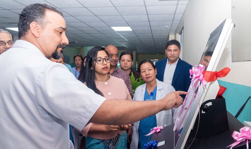 टिचिङ अस्पतालमा अब प्रविधिको सहारा: लाइन घटाउन महानगरको १ करोड ७० लाखको सहयोग