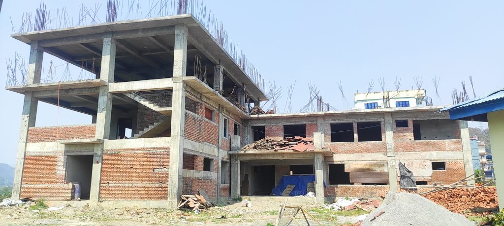 भेटेरिनरी अस्पताल निर्माणमा ढिलाइ, पशुपालक किसान मारमा